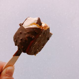 롯데제과 본젤라또 비스킷&바닐라카라멜바, 본젤라또 베리쇼콜라컵 — 5점을 준 리뷰어가 2021년 12월 올린 사용 사진
