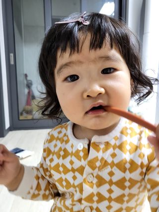 마더케이 0.5단계 유아 칫솔 세트 — 5점을 준 리뷰어가 2021년 11월 올린 사용 사진