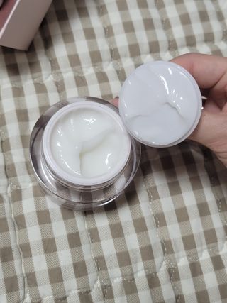 프리마인 바르기만 하면 철벽 스킨케어+24시간 마스크팩 효과. 셀라브 리제너레이팅 시스템 부스터+크림 세트 — 4점을 준 리뷰어가 2023년 5월 올린 사용 사진