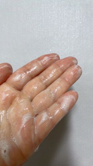 프리마인 메이크업과 들뜨는 각질까지 한방에 깐달걀로! 순하기까지한 셀베이스 그린티클렌저(200ml) — 5점을 준 리뷰어가 2023년 2월 올린 사용 사진