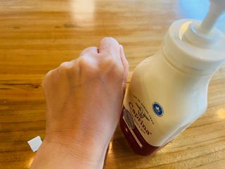 카프리나 산양밀크 모이스춰라이징 바디로션 350ml(오리지널향) — 5점을 준 리뷰어가 2023년 4월 올린 사용 사진