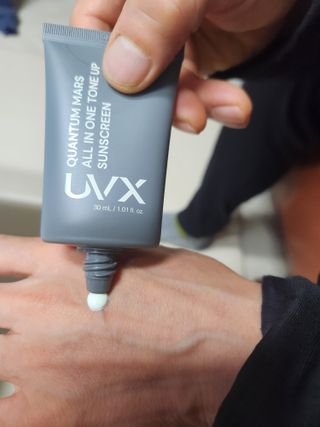 UVX 퀀텀 마스 올인원 톤업 선스크린 — 5점을 준 리뷰어가 2024년 3월 올린 사용 사진