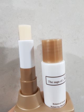 더사가오브수 [사가수] 효혜윤 보태니컬 에너지 에센스인로션 20ml /아이포올 스틱 3g — 4.5점을 준 리뷰어가 2023년 2월 올린 사용 사진