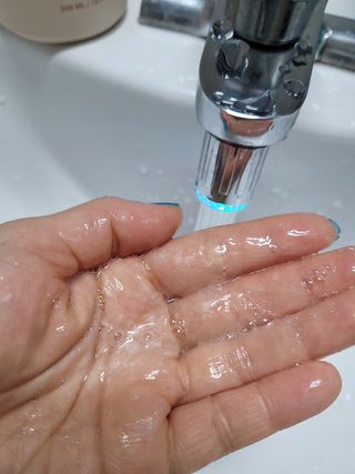 프리마인 더이상 뻣뻣하고 효과없는 탈모샴푸는 NO. 근본부터 케어하는 셀베이스 그린티샴푸(500ml) — 5점을 준 리뷰어가 2023년 5월 올린 사용 사진