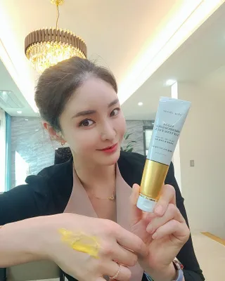 스킨클로저 바르바 프리미엄 골드리프팅팩 바르바 골드리프팅팩 — 5점을 준 리뷰어가 2022년 10월 올린 사용 사진