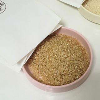 고림상점 풍부한 햇살과 바닷바람이 키우는 강화 교동 쌀 [백미1kg, 현미 1kg] 세트 — 5점을 준 리뷰어가 2021년 12월 올린 사용 사진