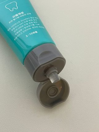 치과에서 쓰는 치약 _ 라벨제로 저불소 꼬마, 키즈, 유아, 베이비, 주니어 안전한 어린이치약 — 5점을 준 리뷰어가 2023년 3월 올린 사용 사진