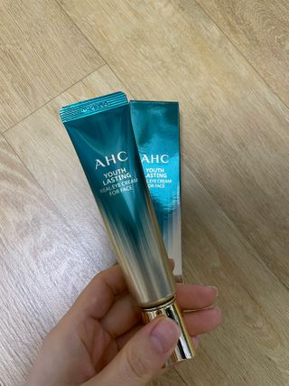 [NEW 탄력유턴 아이크림] AHC 유스 래스팅 리얼 아이크림 포 페이스 — 5점을 준 리뷰어가 2021년 1월 올린 사용 사진