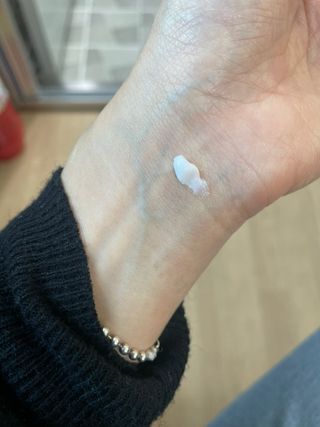 러브모아 향수 고체향수 승무원 고체향수 바르는 향수 니치향수 도손 우드세이지 앤 씨솔트 — 5점을 준 리뷰어가 2022년 11월 올린 사용 사진