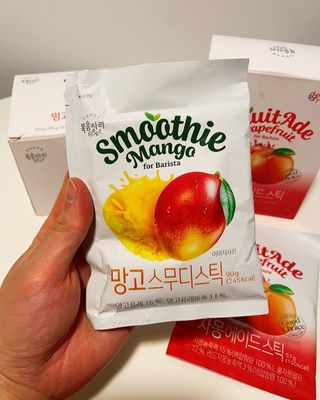 [복음자리] 바리스타 패키지 2종 랜덤발송 (딸기스무디 스틱+샤인머스캣에이드 or 망고스무디+자몽에이드) — 5점을 준 리뷰어가 2022년 7월 올린 사용 사진