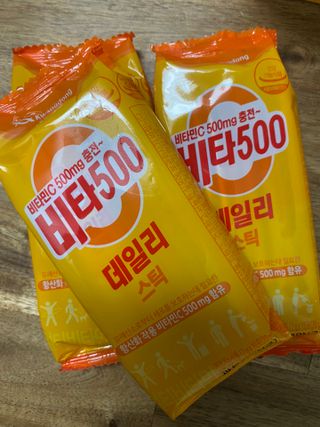 광동생활건강 [광동] 비타500데일리스틱 70포+쇼핑백+구미3개 — 4점을 준 리뷰어가 2021년 12월 올린 사용 사진