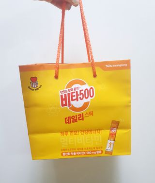 광동제약 [광동] 비타500데일리스틱 70포X2개 + 뚱랑이엽서 + 쇼핑백 증정 — 5점을 준 리뷰어가 2022년 1월 올린 사용 사진