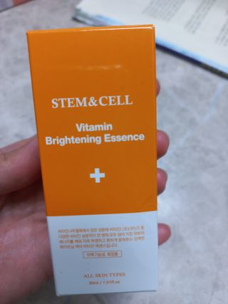 체르엠 스템앤셀 비타민 브라이트닝 에센스 30ml 1개 — 4점을 준 리뷰어가 2021년 11월 올린 사용 사진