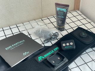 미라클헬스케어 부위별 EMS 저주파 마사지기 5종 — 4.5점을 준 리뷰어가 2023년 4월 올린 사용 사진