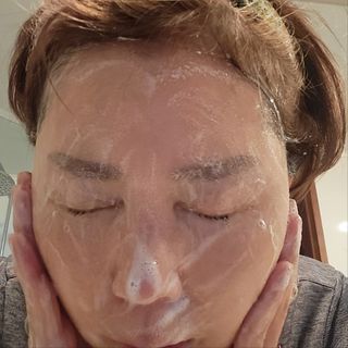 프리마인 메이크업과 들뜨는 각질까지 한방에 깐달걀로! 순하기까지한 셀베이스 그린티클렌저(200ml) — 5점을 준 리뷰어가 2023년 4월 올린 사용 사진
