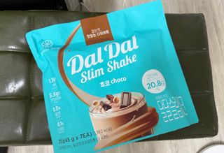 달달슬림쉐이크 구매평★달달슬림 맛있는 단백질 쉐이크 파우치 다이어트 식사대용 프로틴 파우더 보충제 — 5점을 준 리뷰어가 2025년 7월 올린 사용 사진