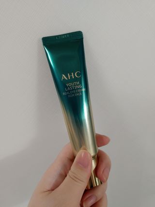 [NEW 탄력유턴 아이크림] AHC 유스 래스팅 리얼 아이크림 포 페이스 — 4점을 준 리뷰어가 2021년 2월 올린 사용 사진