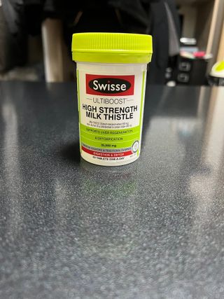 Swisse 스위스 고함량 밀크씨슬 35,000mg 60정 — 4.5점을 준 리뷰어가 2021년 11월 올린 사용 사진