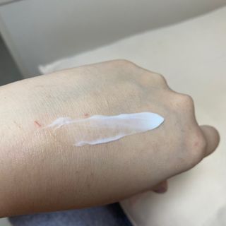 [휴랑] 오미자 2,000알로 피부 생기를 채워주는 밸런싱 크림 — 4점을 준 리뷰어가 2021년 11월 올린 사용 사진