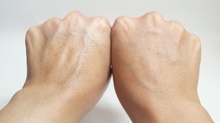 프리마인 선크림만 바꿨을 뿐인데 매일 물 2L챙겨먹고 기초케어 완벽하게 한 물빛피부 완성,셀라브UV프로텍터 — 5점을 준 리뷰어가 2023년 8월 올린 사용 사진