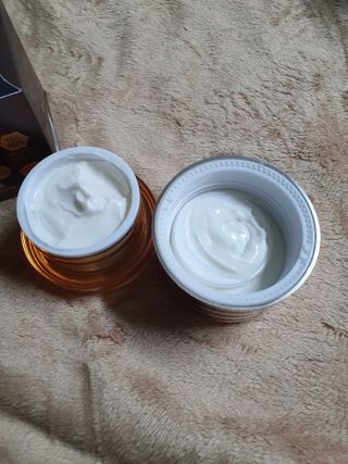 자민경 크레마카라콜 울트라 프로폴리스 하이드라 인텐스 크림 50ml — 5점을 준 리뷰어가 2021년 1월 올린 사용 사진