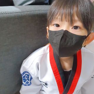 [심폐소생소] 오늘의마스크 KF94 소형 초등학생 어린이 마스크 — 5점을 준 리뷰어가 2022년 1월 올린 사용 사진