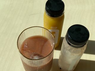 BLENDY'S 핑크 스무디+블론디 스무디 — 3점을 준 리뷰어가 2021년 11월 올린 사용 사진