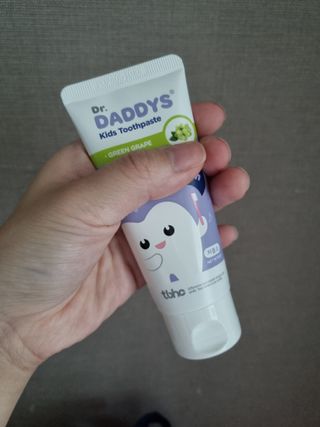 닥터데디스 안심저불소 키즈치약 (라즈베리, 청포도향 중 택 1) 60g +  여행용 미니 치약 15g — 5점을 준 리뷰어가 2022년 7월 올린 사용 사진