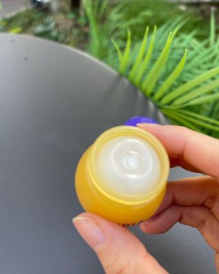 틱톡 [후르디아] 튼입술해결템 올리브영 블루베리 하이드레이팅 허니 립밤 — 5점을 준 리뷰어가 2024년 1월 올린 사용 사진
