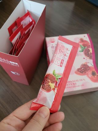 헬스업_쁘띠쁘띠석류콜라겐젤리_20g x 14포 — 4점을 준 리뷰어가 2021년 1월 올린 사용 사진