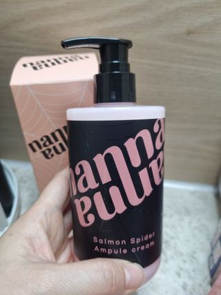 난나 살몬 스파이더 검버섯 미백 톤업 화이트닝 연어 앰플 크림 300ml 대용량 — 5점을 준 리뷰어가 2022년 8월 올린 사용 사진