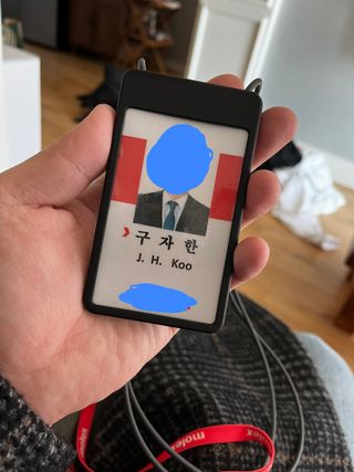 플러스엑스 오브젝트 [PlusX Object] 아이디프레임 2.0 & 듀얼프레임 - 플러스엑스 사원증 케이스 목걸이 디자인 어워드 수상 — 4점을 준 리뷰어가 2022년 1월 올린 사용 사진