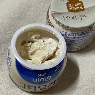 매일바이오 그릭요거트 오리지널 플레인 4개, 로스터리 커피믹스 4개 — 5점을 준 리뷰어가 2021년 12월 올린 사용 사진