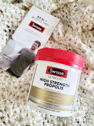 Swisse 스위스 고함량 프로폴리스 2,000mg 210정 — 5점을 준 리뷰어가 2021년 11월 올린 사용 사진