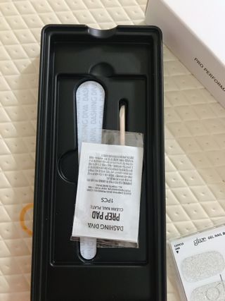 데싱디바 글레이즈 젤네일 포일 이펙트 네일_4종 중 택 1 — 5점을 준 리뷰어가 2021년 9월 올린 사용 사진