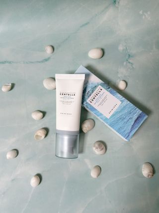 [스킨1004] 마다가스카르 센텔라 히알루-시카 워터핏 선세럼 50ml — 3점을 준 리뷰어가 2024년 5월 올린 사용 사진