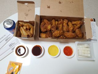 [교촌치킨 영등포역점] 치킨 메뉴 중 택1 — 5점을 준 리뷰어가 2021년 1월 올린 사용 사진