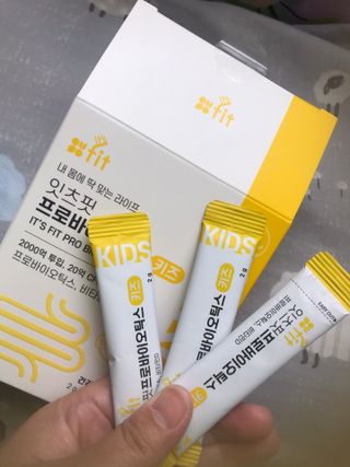잇츠핏 프로바이오틱스 키즈 유산균 — 4점을 준 리뷰어가 2021년 3월 올린 사용 사진
