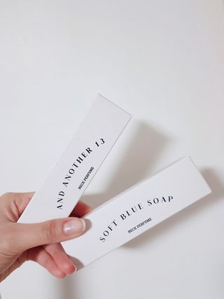 멈칫(MUMCHIT) 넥퍼퓸 NECKPERFUME 2가지 향 — 5점을 준 리뷰어가 2021년 11월 올린 사용 사진