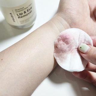 [후르디아] 눈시림없는 올영 립앤아이 리무버 — 5점을 준 리뷰어가 2024년 4월 올린 사용 사진