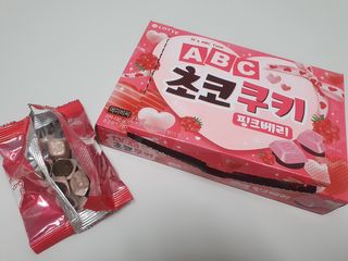 롯데제과 ABC초코쿠키 핑크베리 — 5점을 준 리뷰어가 2021년 2월 올린 사용 사진