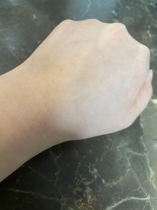 [AHC] 세이프온 에센스 선크림 올리브영 스페셜 증정 기획세트 — 4.5점을 준 리뷰어가 2022년 6월 올린 사용 사진