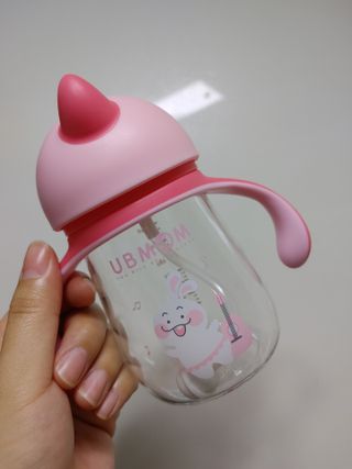 유비맘 트라이탄 코니빨대컵_컬러 랜덤 발송 — 5점을 준 리뷰어가 2021년 3월 올린 사용 사진