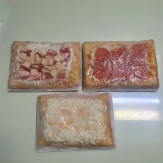 [푸딩팩토리] 페스츄리 피자 4종 택3_파이브 치즈/페퍼로니 비프칠리/고추베이컨 포테이토/허니고르곤졸라 — 5점을 준 리뷰어가 2022년 6월 올린 사용 사진