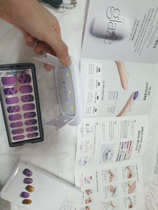 데싱디바 글레이즈 할로윈 네일_5종 중 택1 — 4.5점을 준 리뷰어가 2021년 10월 올린 사용 사진