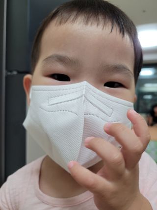 아토팜 블라블라 황사방역 마스크 KF94 — 5점을 준 리뷰어가 2021년 9월 올린 사용 사진