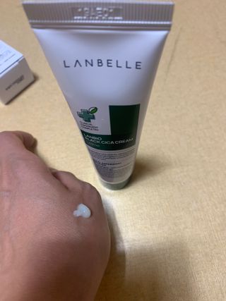 랑벨 랑바이오 블랙 시카 크림 50ml(블랙비 프로폴리스, 시카 4종, 판테놀 10 함유) — 5점을 준 리뷰어가 2022년 7월 올린 사용 사진
