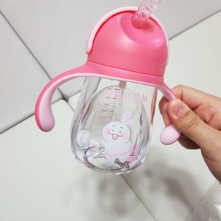 유비맘 트라이탄 코니빨대컵_컬러 랜덤 발송 — 5점을 준 리뷰어가 2021년 1월 올린 사용 사진