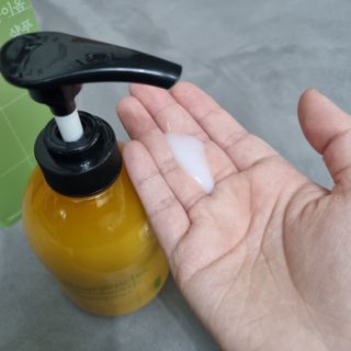 방방곳곳 편림초 마이크로바이옴 샴푸 — 5점을 준 리뷰어가 2022년 4월 올린 사용 사진