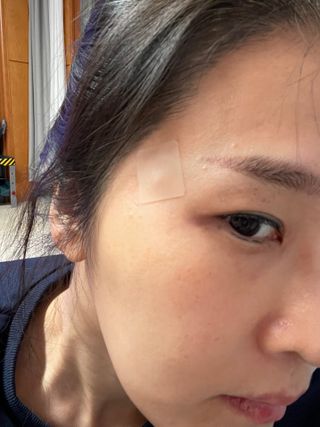 [큐어반H 커팅] 간편하게 떼서 쓰는 자외선차단 습윤밴드 (1팩/30매입) — 4.5점을 준 리뷰어가 2022년 12월 올린 사용 사진